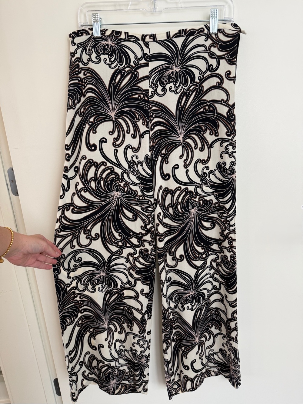 Trina Turk Black and Cream Wide-Leg Flowy Floral Pants Size 6